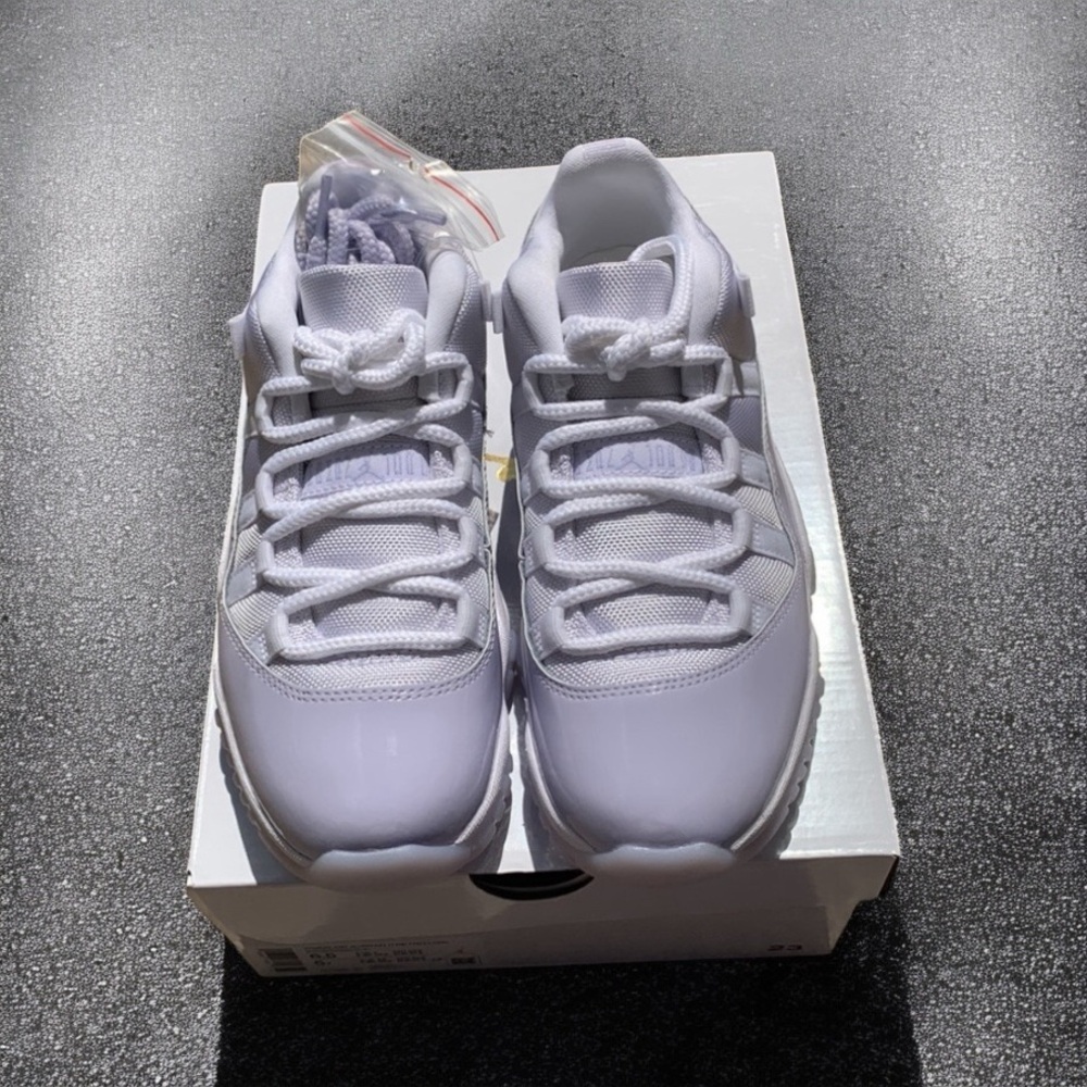 NEW WMNS Jordan 11 Retro Low “Pure Violet” Size 6.5